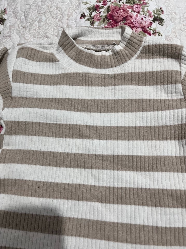 Bohem Bej Çizgili Boğazlı Kazak - Görsel 3