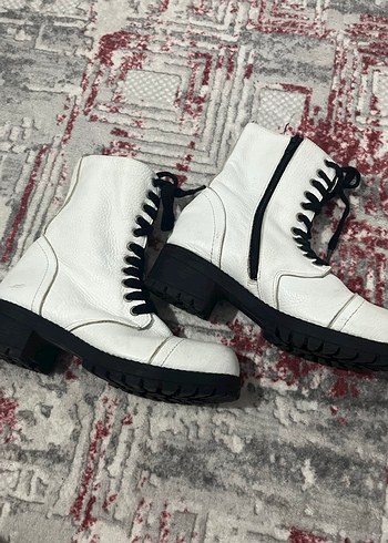 Beyaz Deri Blok Topuklu Punk Botlar - Görsel 4