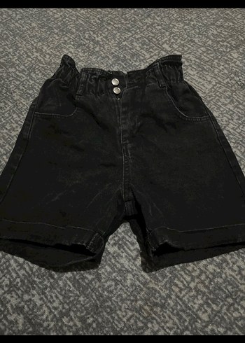 Siyah Bol Kesim Mini Denim Şort