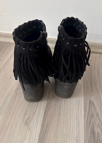 37 Beden Siyah Süet Püsküllü Kadın Bot