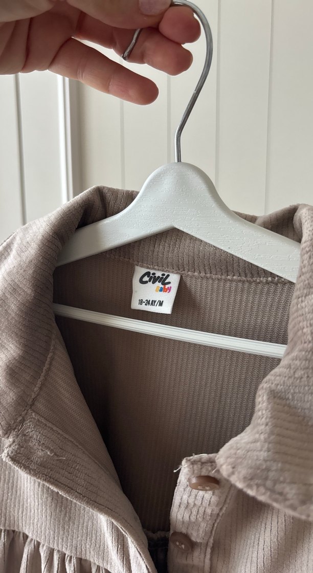 Bej Keten Düğmeli Uzun Kollu Kız Elbisesi - Görsel 4