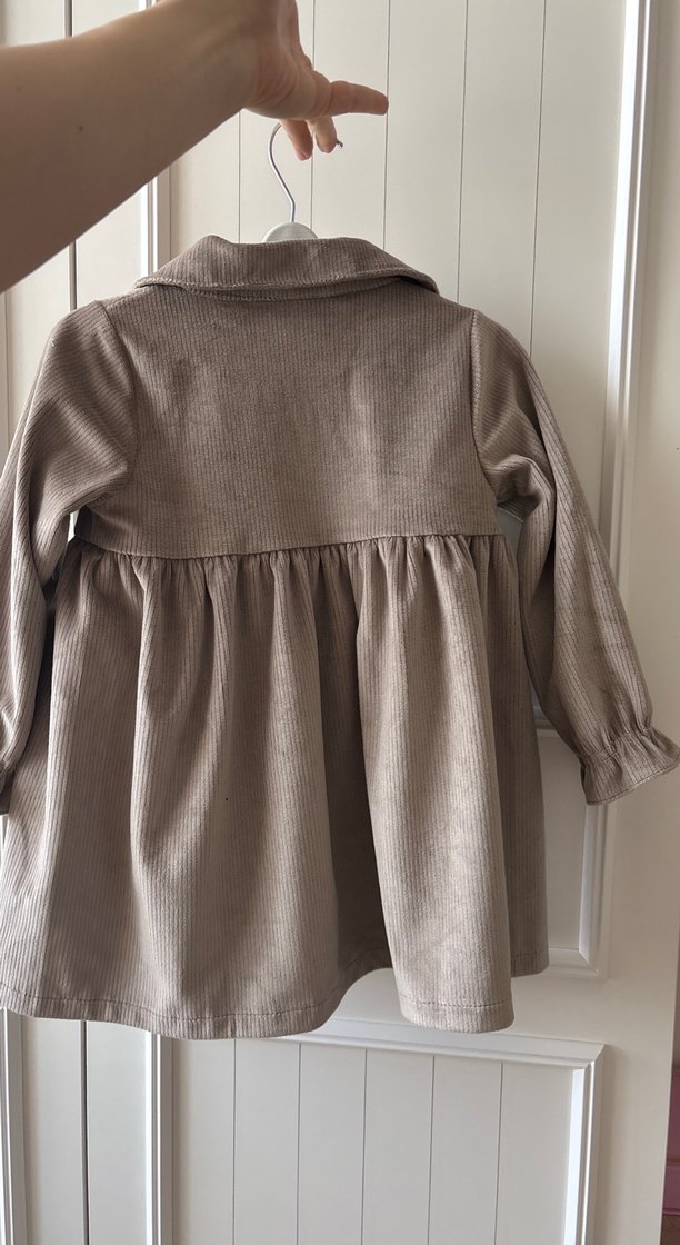 Bej Keten Düğmeli Uzun Kollu Kız Elbisesi - Görsel 3