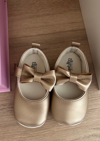 Kız Çocuk Bej Parlak Fiyonk Detaylı Babet - Görsel 4