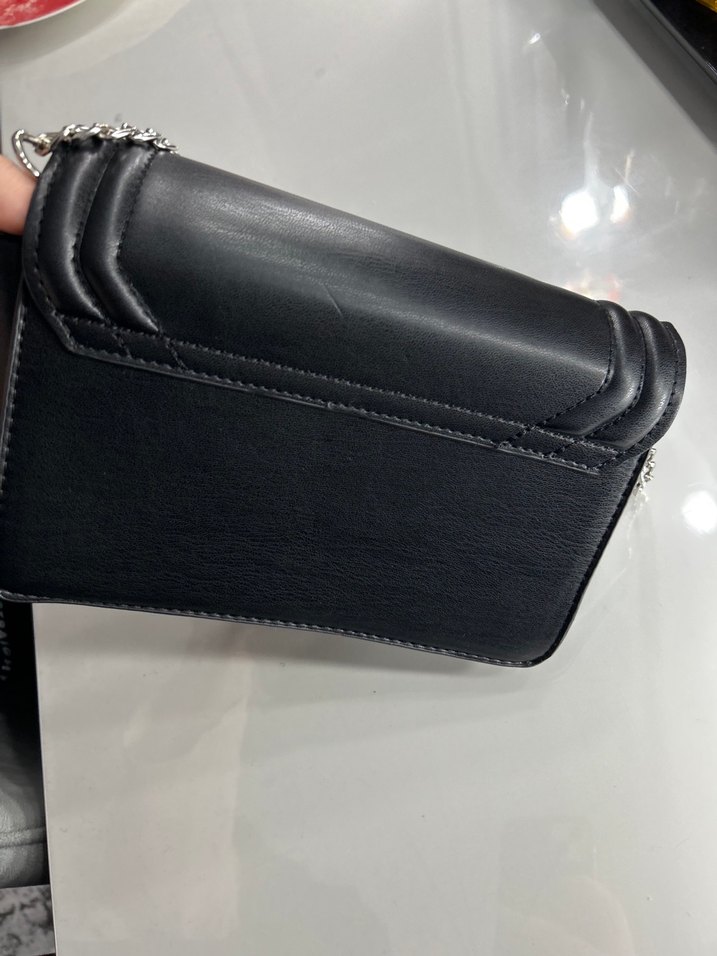 stradivarius Zincir Detaylı Siyah Deri Kadın Çanta - Görsel 4