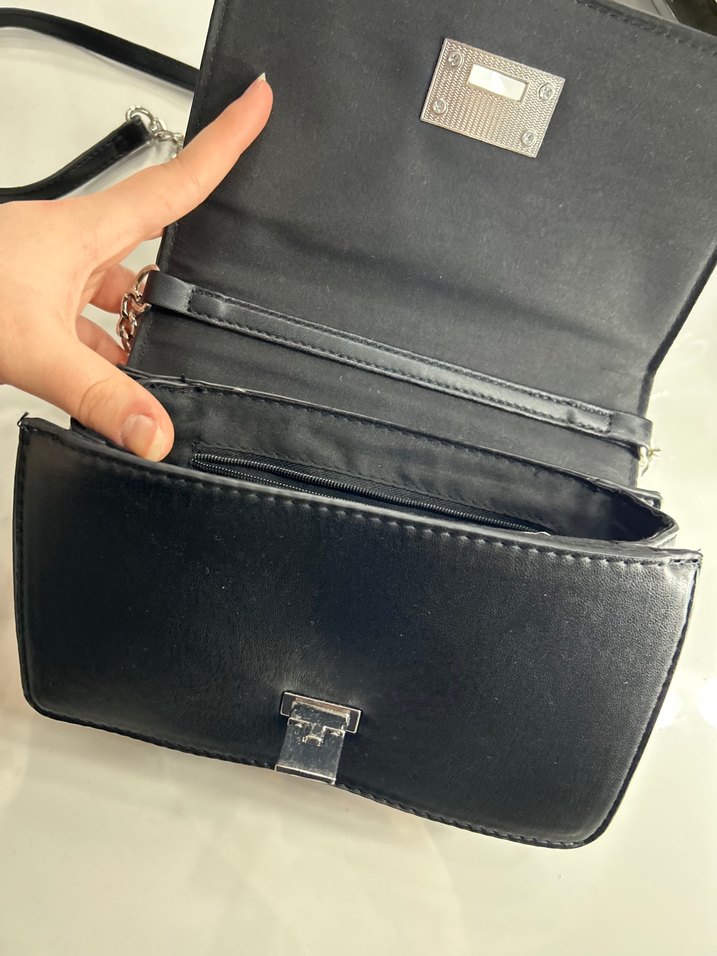 stradivarius Zincir Detaylı Siyah Deri Kadın Çanta - Görsel 3