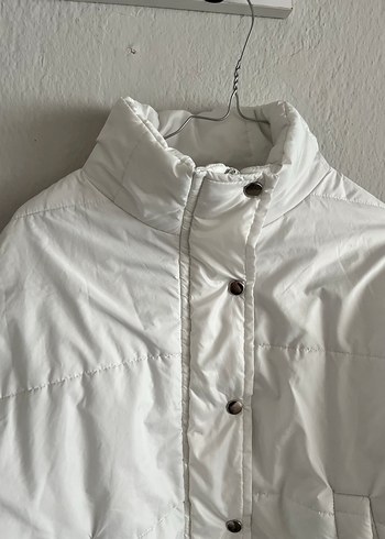 Beyaz şişme mont - Görsel 3