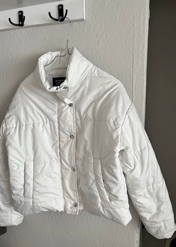 Beyaz şişme mont - Görsel 5