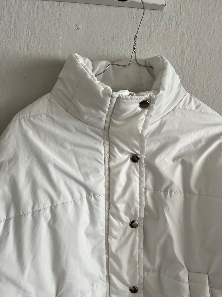 Beyaz şişme mont - Görsel 3