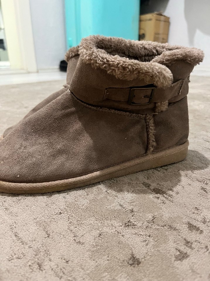 Kemer Detaylı Kahverengi Süet Kadın Bot - Görsel 2