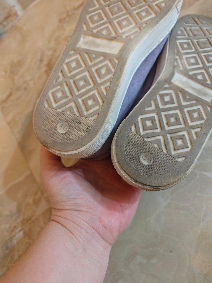 Gri süet bağcıklı kadın spor ayakkabı - Görsel 4