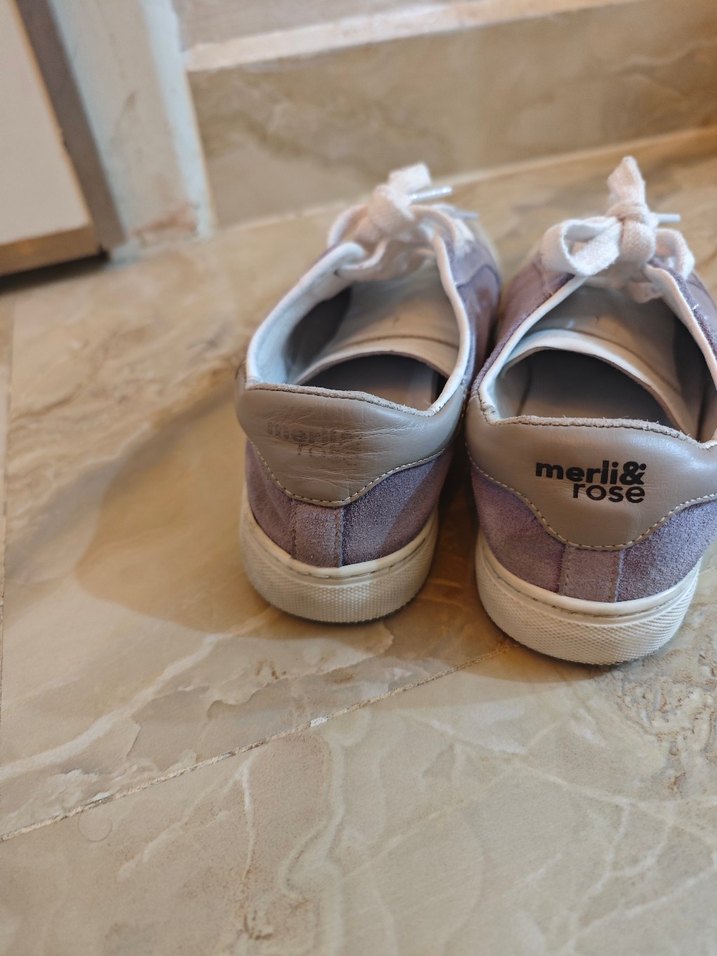 Gri süet bağcıklı kadın spor ayakkabı - Görsel 3