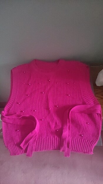 Pembe taşlı süveter