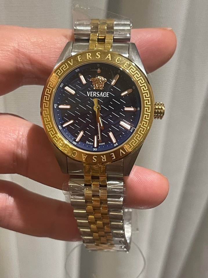 Versace Altın Renk Zincir Detaylı Kadın Saati - Görsel 2