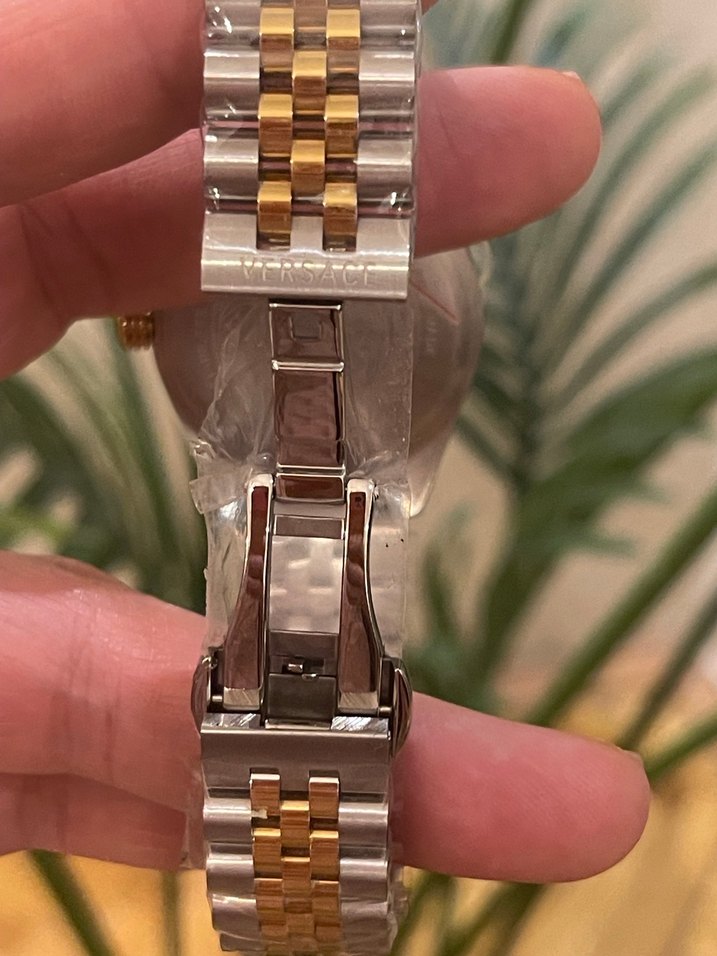 Versace Altın Renk Zincir Detaylı Kadın Saati - Görsel 3