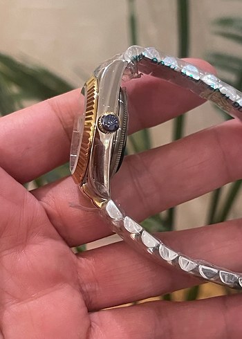 Altın ve Siyah Kadın Klasik Saat - Görsel 2