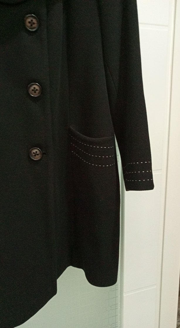 Düğmeli Siyah Kaban, Cepli, Uzun Kollu - Görsel 4