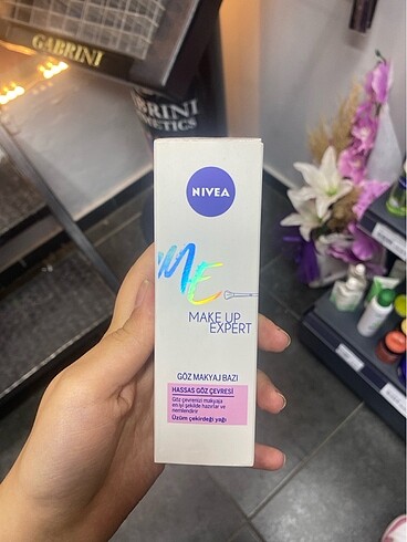 nivea göz makyaj bazı
