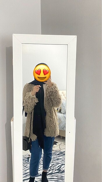 Diğer Peluş kürk astarlı 2 adet üründür siyah ve bej tonlar hatasız