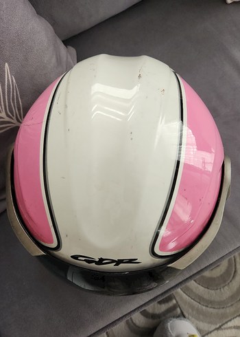 Parlak Pembe Minimalist Motosiklet Kaskı - Görsel 4