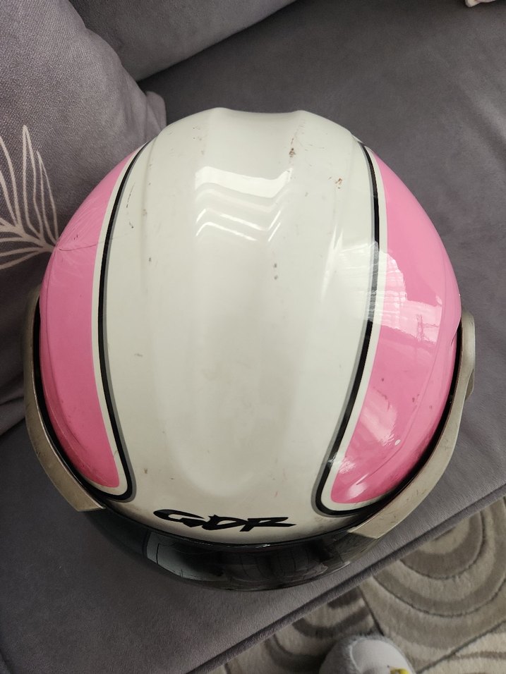 Parlak Pembe Minimalist Motosiklet Kaskı - Görsel 4