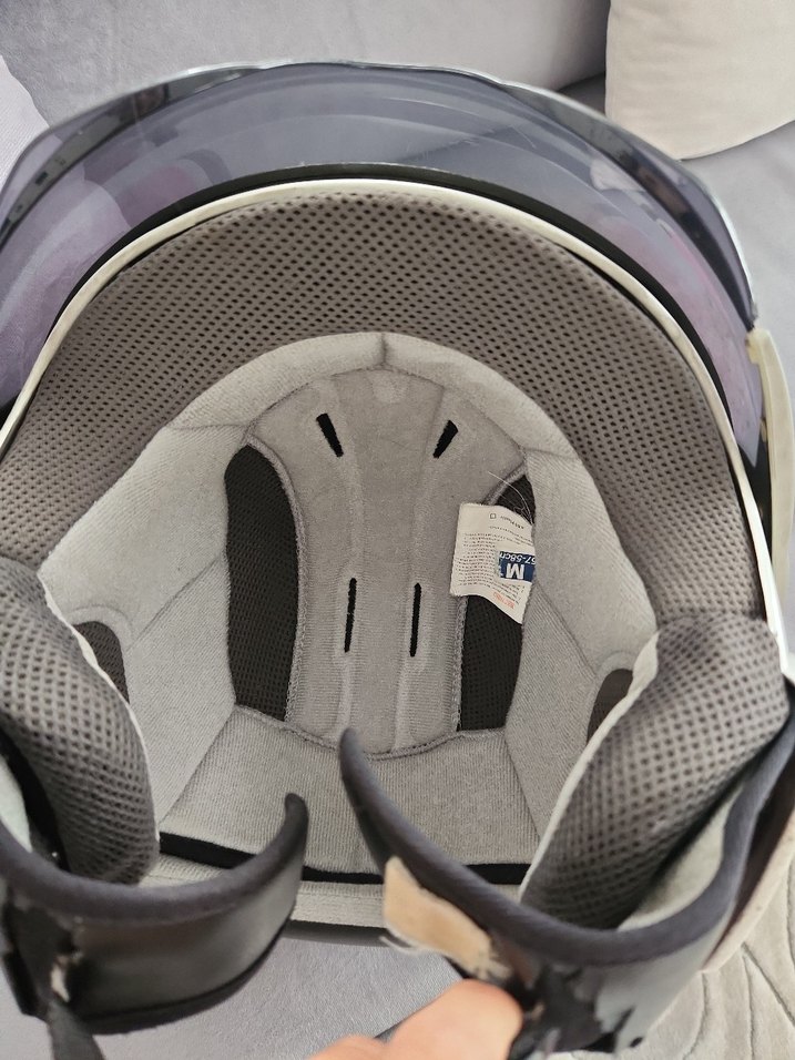 Parlak Pembe Minimalist Motosiklet Kaskı - Görsel 3