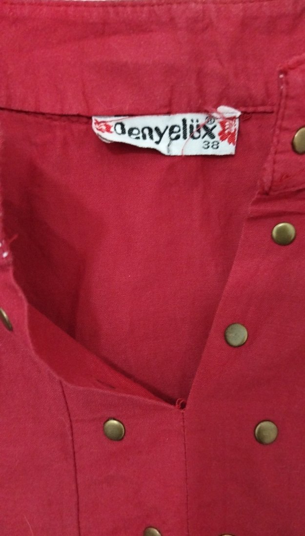 Bordo V Yaka Düğmeli Kısa Kollu Bluz - Görsel 2