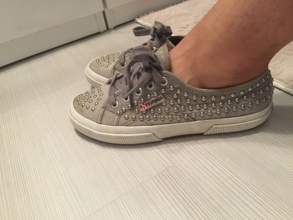 Gri taşlı superga 