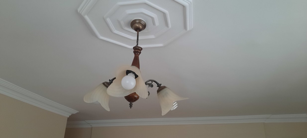 Bej renkli klasik üç kollu avize - Görsel 3