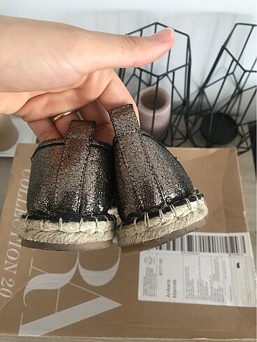Zara Parlak desen espadril