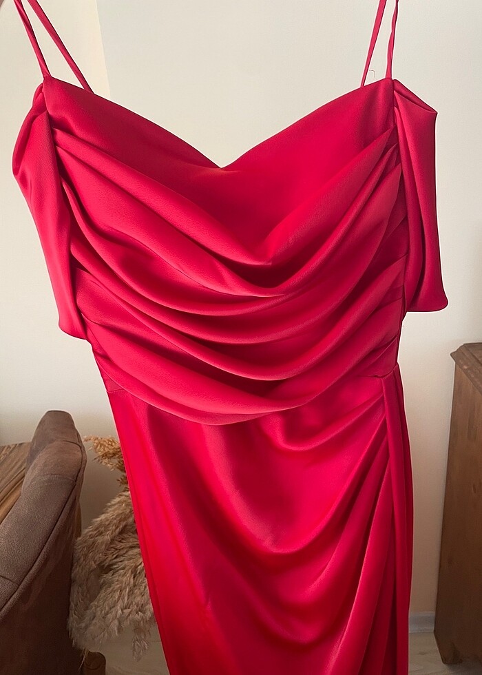 Kırmızı abiye - Görsel 4