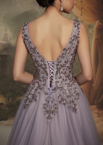 Dantel İşlemeli Gri V Yakalı Uzun Abiye - Görsel 4