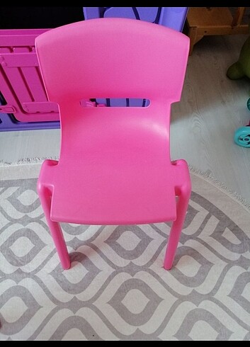 Plastik çocuk sandalyesi