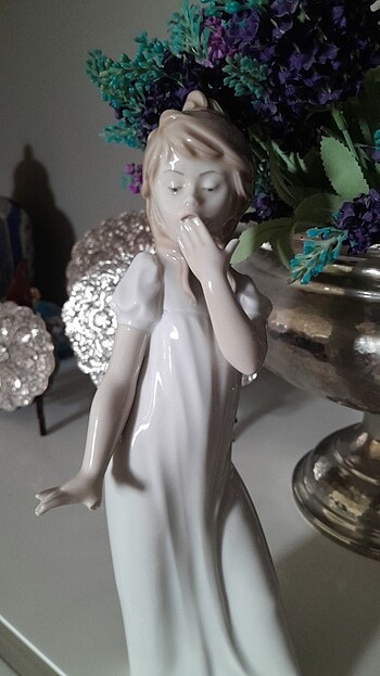 American Vintage Lladro nao biblo