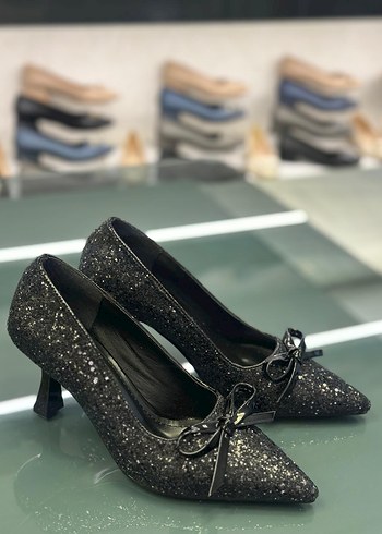 Diğer Siyah Parlak Stiletto Topuklu Kadın Abiye Ayakkabı