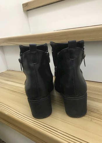 Kadın Siyah Deri Topuklu Bot - Görsel 8