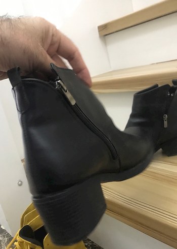 Kadın Siyah Deri Topuklu Bot - Görsel 7