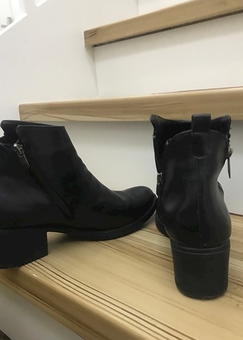 Kadın Siyah Deri Topuklu Bot - Görsel 10