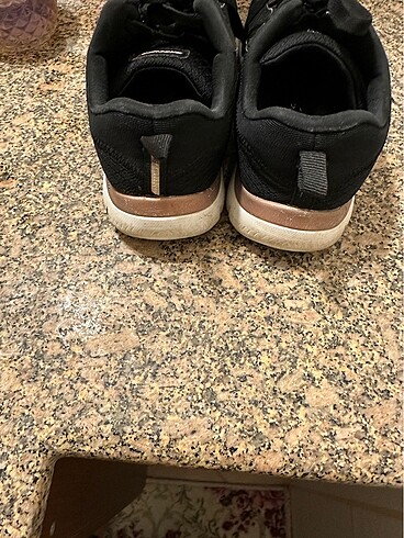 37,5 Beden siyah Renk Spor ayakkabı