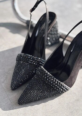 Siyah taşlı stiletto