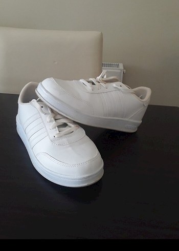 Beyaz Kadın Spor Ayakkabı Adidas 36 numara uyumlu