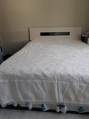 Kullanılmamış yatak örtüsü pike 2m eni , 2m 60cm boyu 