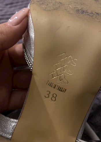 38 Beden Gümüş Renkli, Tokalı Stiletto Topuklu Kadın Ayakkabı