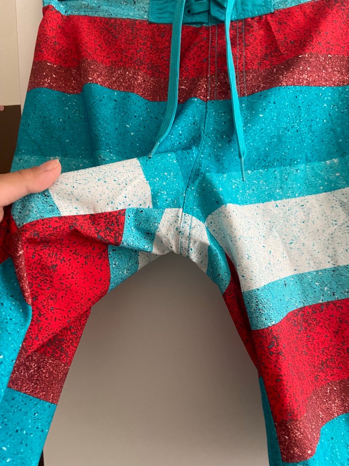 Adidas Renkli Tie-Dye Erkek Deniz Şortu - Görsel 5