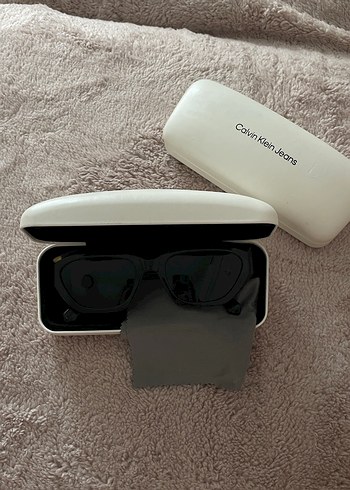 Calvin Klein Siyah Cat Eye Gözlük - Görsel 2