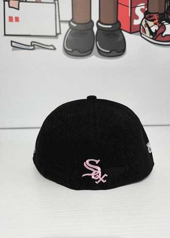 Erkek Siyah Şapka Pembe Logo Detaylı