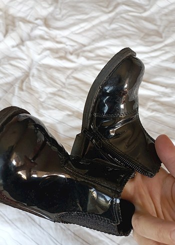 Parlak Siyah Kız Çocuk Kauçuk Bot - Görsel 4