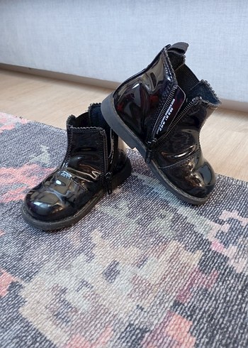 Parlak Siyah Kız Çocuk Kauçuk Bot - Görsel 3