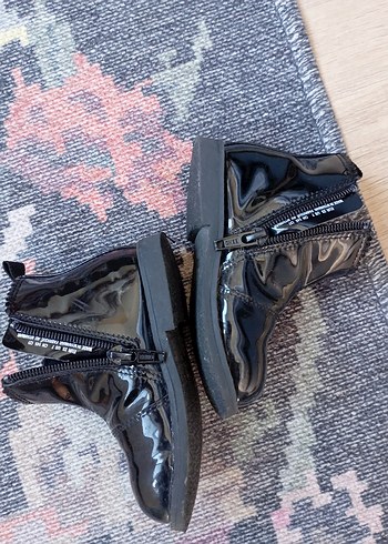 Parlak Siyah Kız Çocuk Kauçuk Bot - Görsel 5