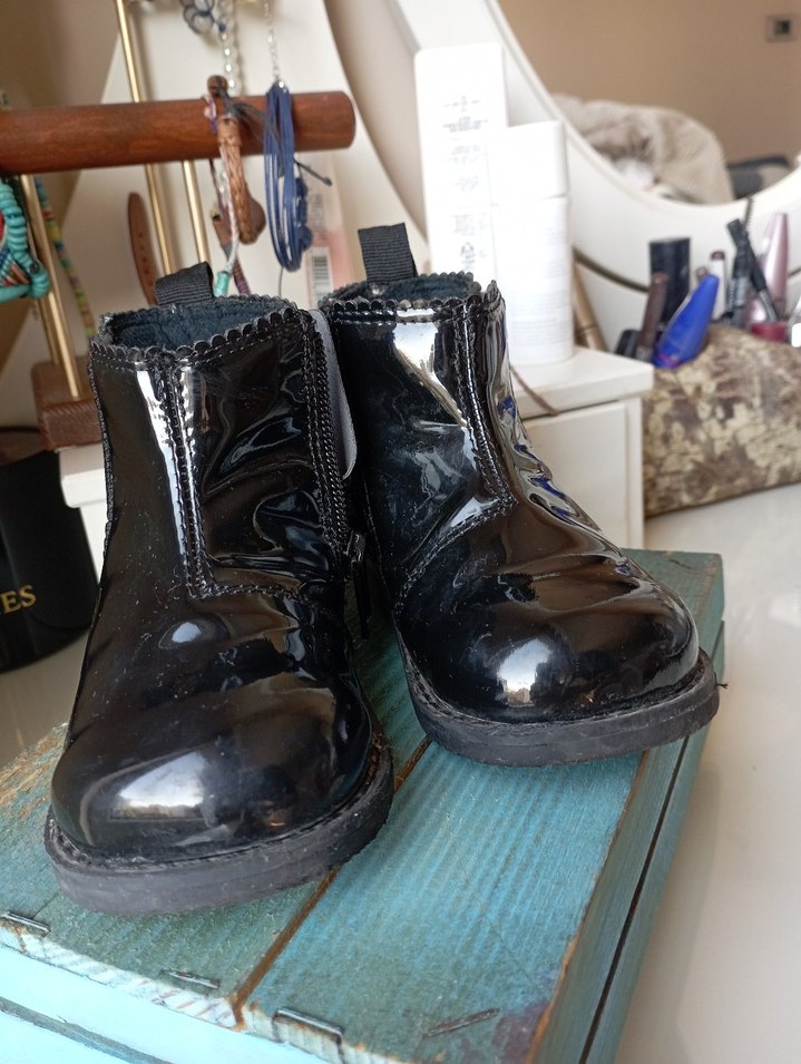 Parlak Siyah Kız Çocuk Kauçuk Bot - Görsel 2