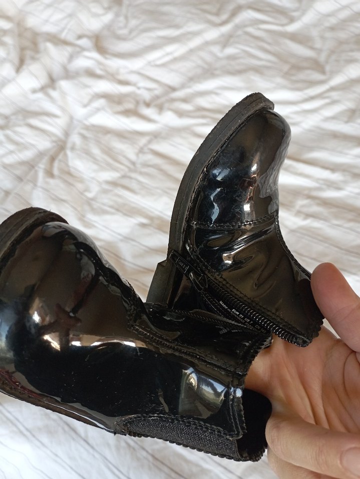 Parlak Siyah Kız Çocuk Kauçuk Bot - Görsel 4